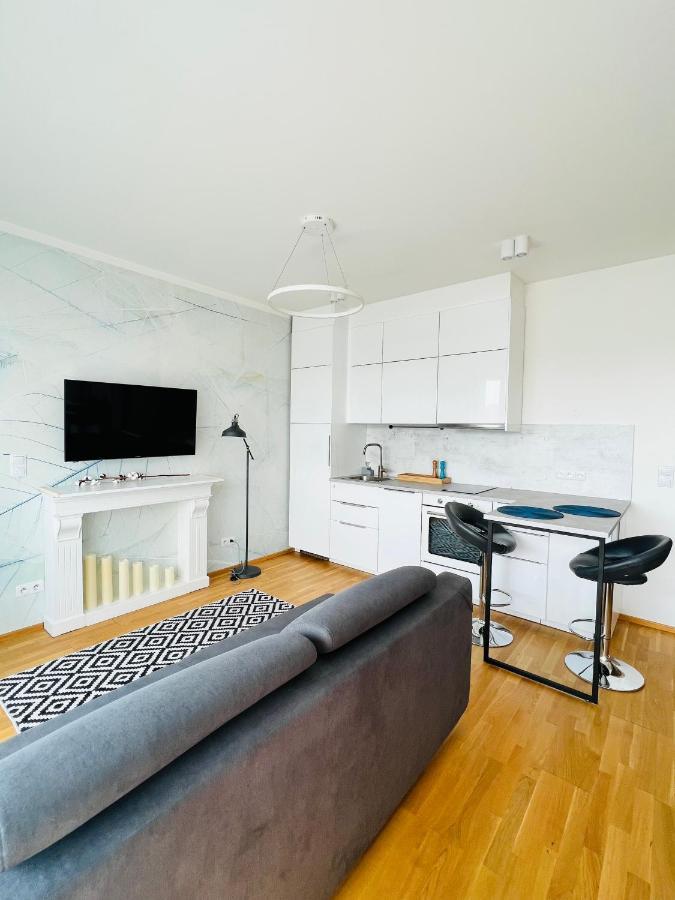 White Pearl Studio With Parking In Holesovice Prága Kültér fotó